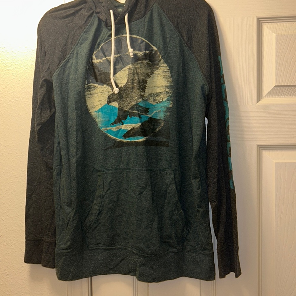 Men’s light weight hoodie with front pocket